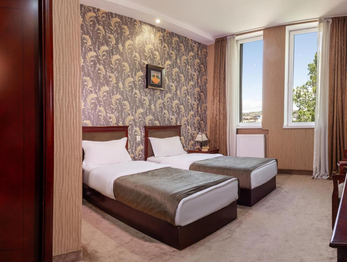 Margo Palace Hotel Тбилиси Екстериор снимка