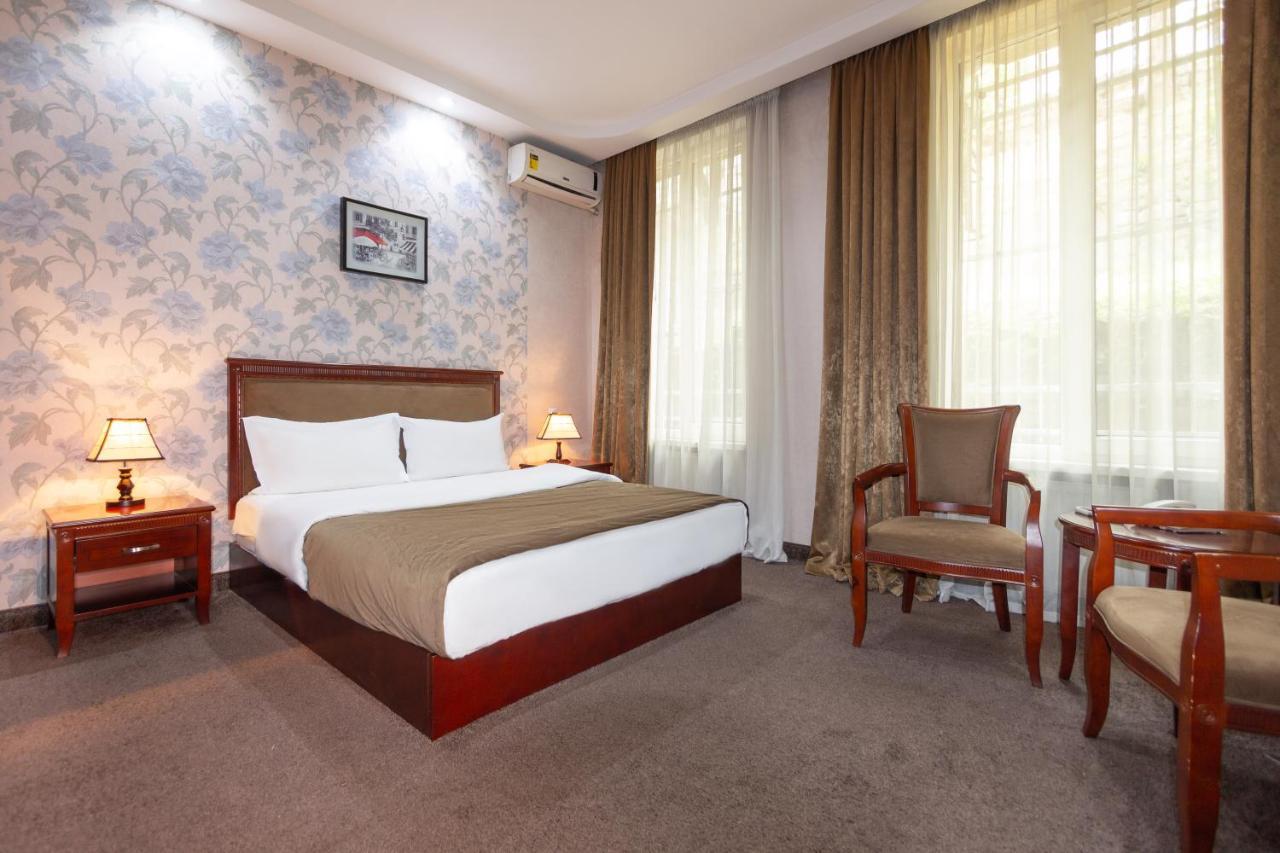Margo Palace Hotel Тбилиси Екстериор снимка