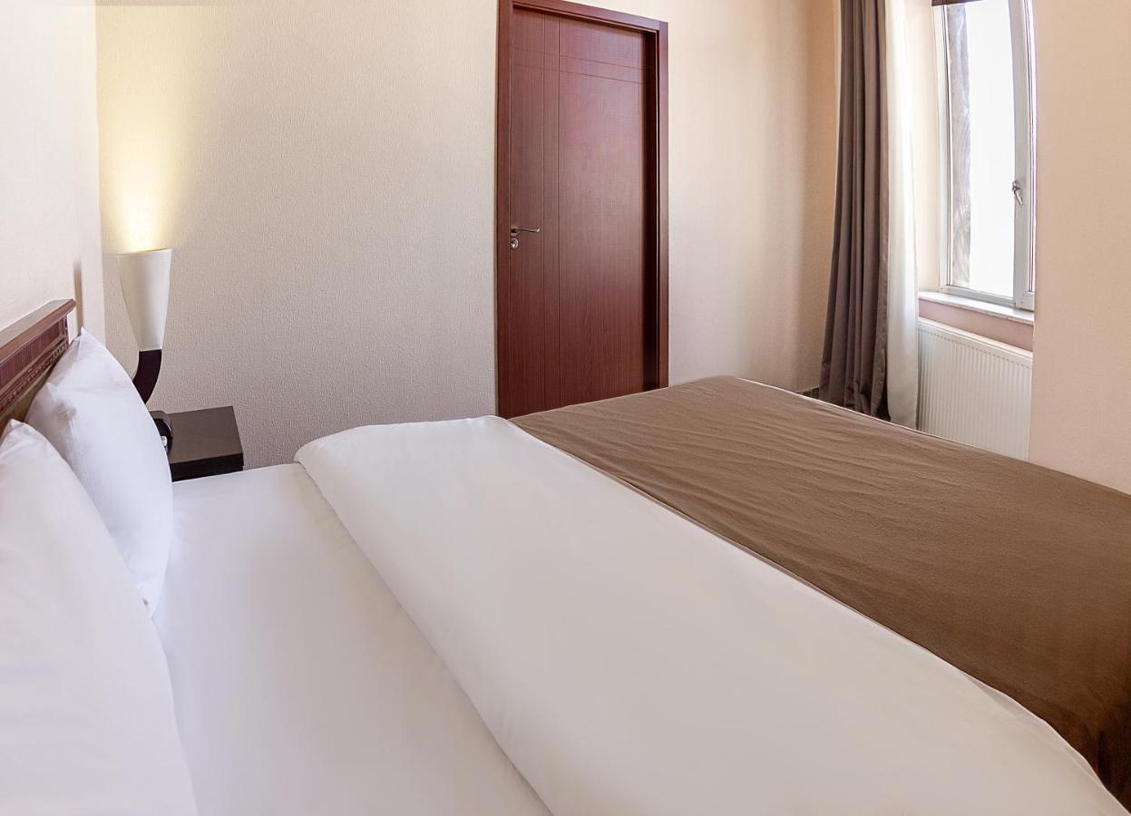 Margo Palace Hotel Тбилиси Екстериор снимка